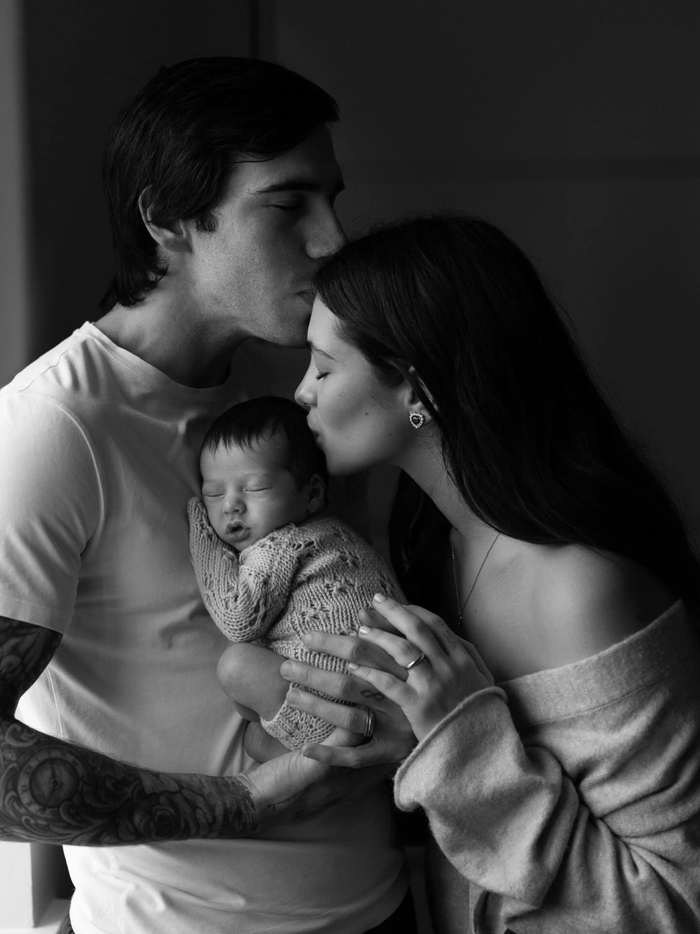 英超球员托纳利儿子满月