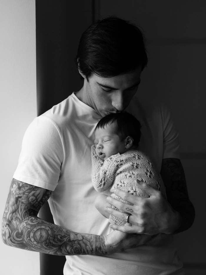 英超球员托纳利儿子满月