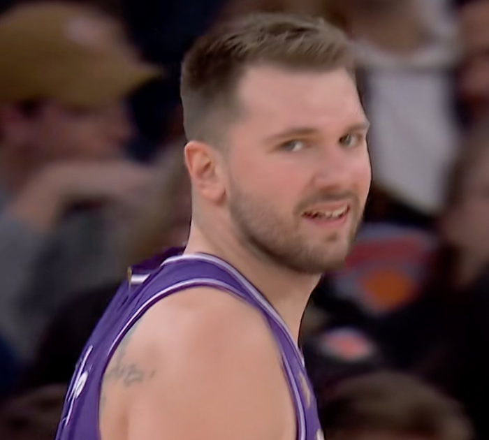 拉拉维亚逗乐东子引关注