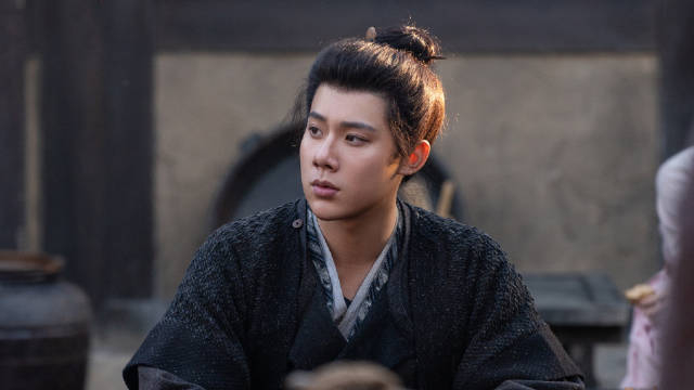 周奇工作室否认劈腿称聊天记录不实,未回应与向涵之恋情