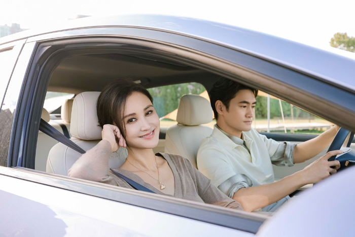 袁弘张歆艺周末自驾出行，座驾收纳便捷安静舒适