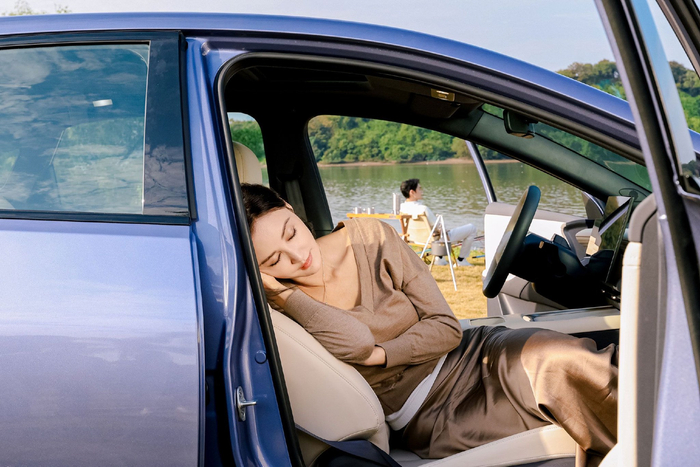 袁弘张歆艺周末自驾出行，座驾收纳便捷安静舒适