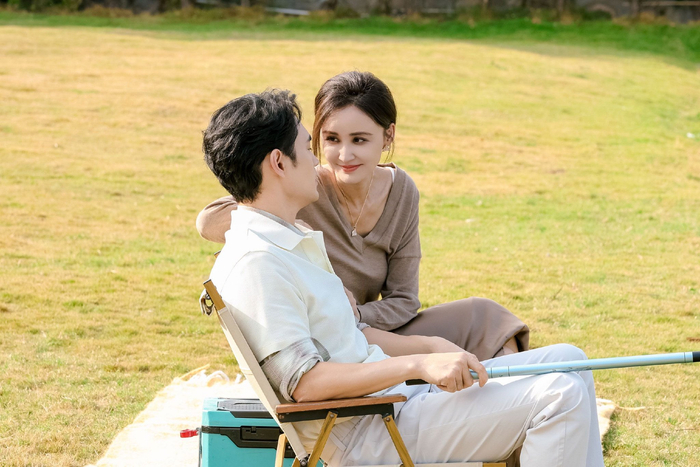 袁弘张歆艺周末自驾出行，座驾收纳便捷安静舒适