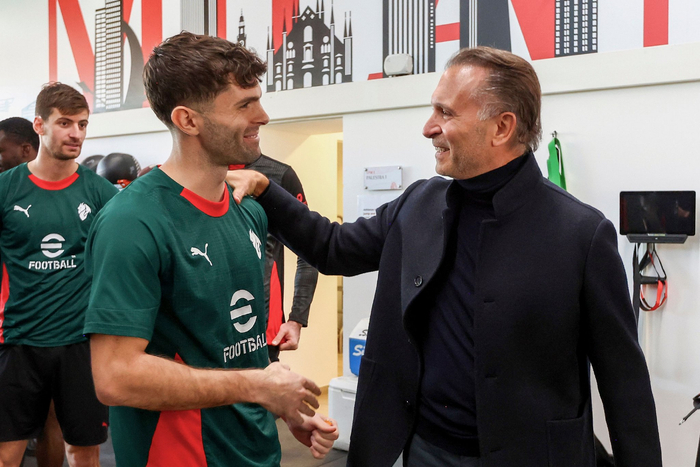 米兰老板卡尔迪纳莱今日视察米兰内洛和总部