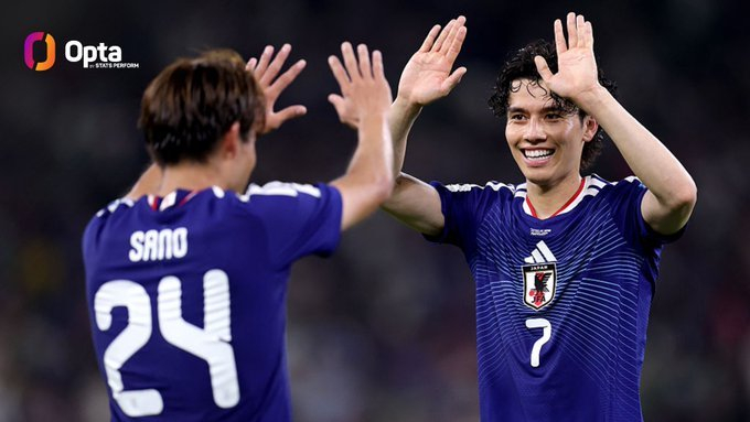西班牙日本创世界杯纪录 11人应战仍完成500+传球零封大胜