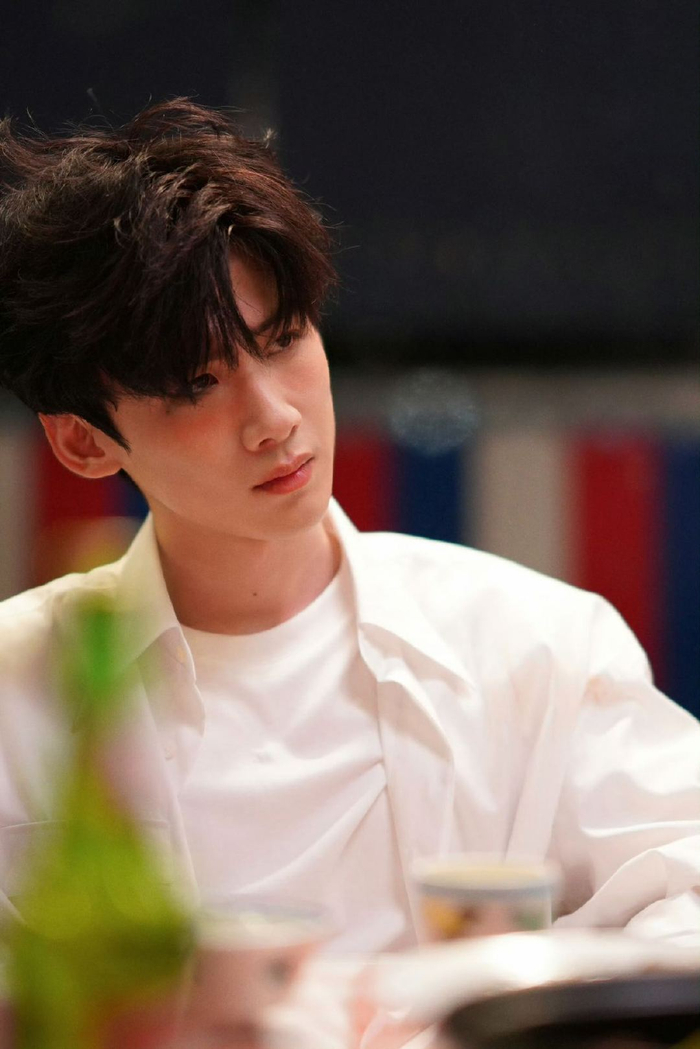 白敬亭谈30岁心态转变,真诚回应获赞