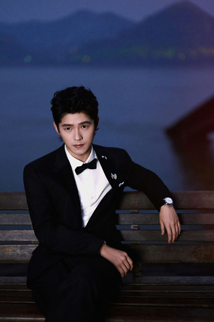 刘昊然分享2025年绝美风景照，寄语继续前行