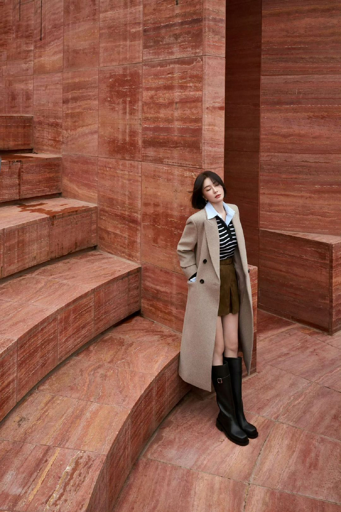 秦岚暖心补录丢失素材安慰记者