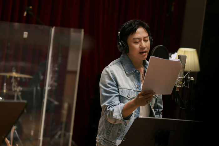 邓超被赞能瞬间切换正经模式，业内人士称其责任心强