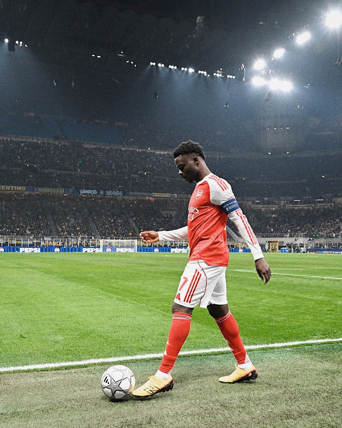 阿森纳7战全胜锁定欧冠前二，热苏斯双响吉奥克雷斯世界波