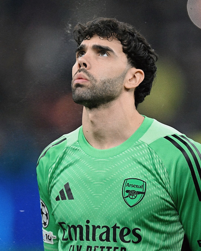 阿森纳7战全胜锁定欧冠前二，热苏斯双响吉奥克雷斯世界波