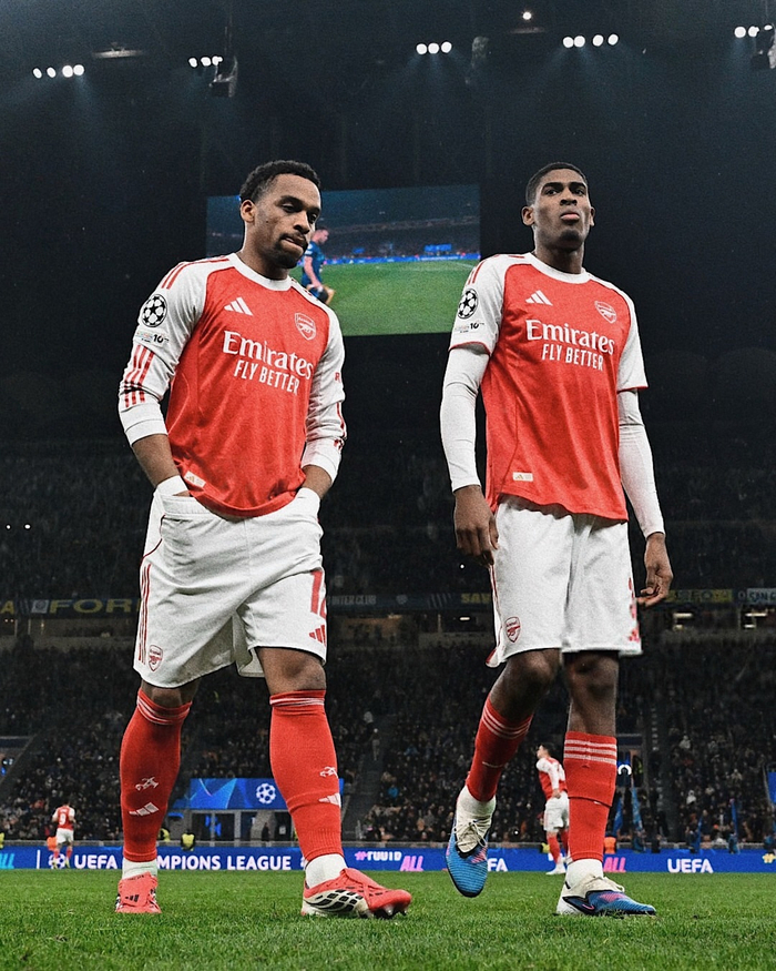 阿森纳7战全胜锁定欧冠前二，热苏斯双响吉奥克雷斯世界波