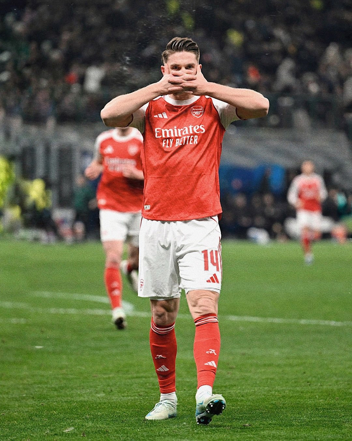 阿森纳7战全胜锁定欧冠前二，热苏斯双响吉奥克雷斯世界波