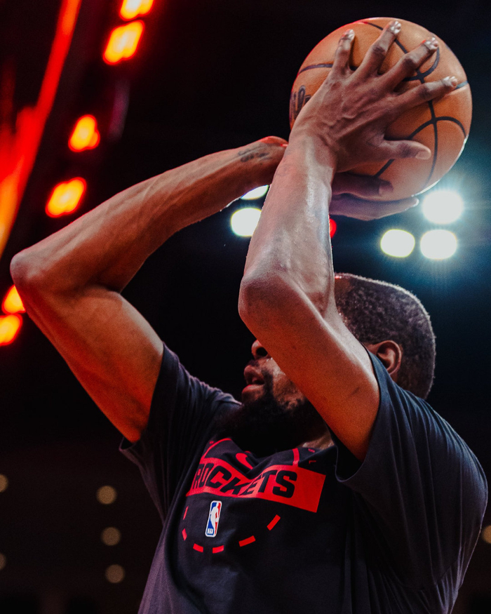 火箭三节落后黄蜂16分，杜兰特单节15分