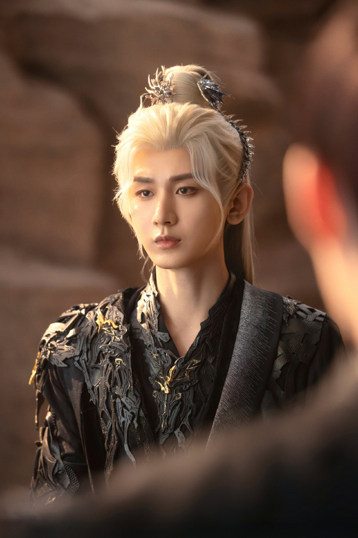 成毅采访分享多角色与合作对象