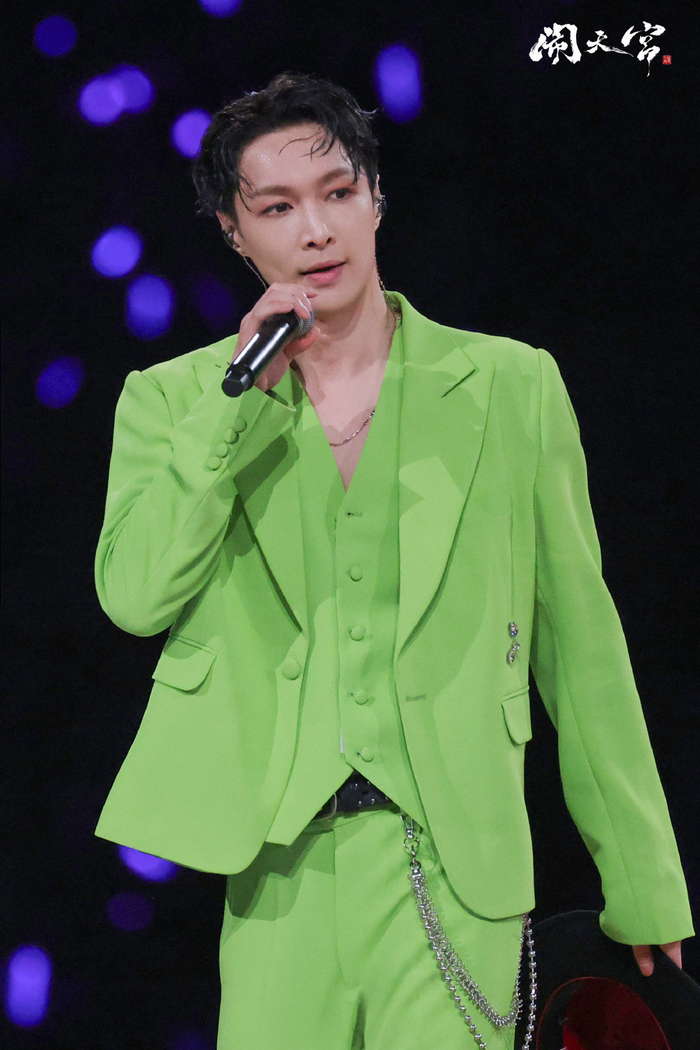 张艺兴获最具票房号召力男演员与最燃音乐现场双奖