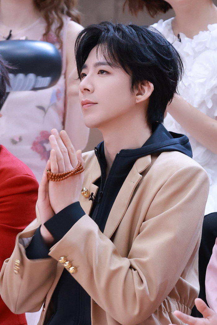 刘宇宁《折腰》访谈状态佳,幽默互动逗乐全场