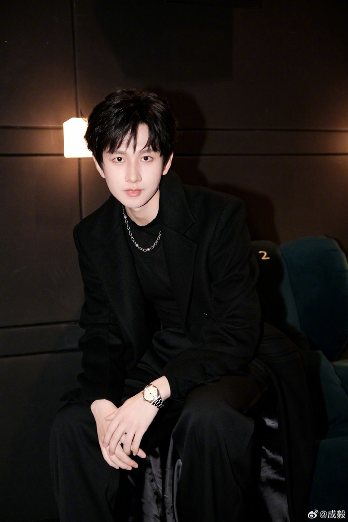 成毅发2026新年祝福，期待新作