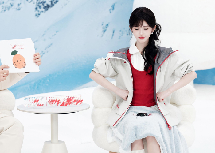 鞠婧祎直播开箱羽绒服送粉丝福利