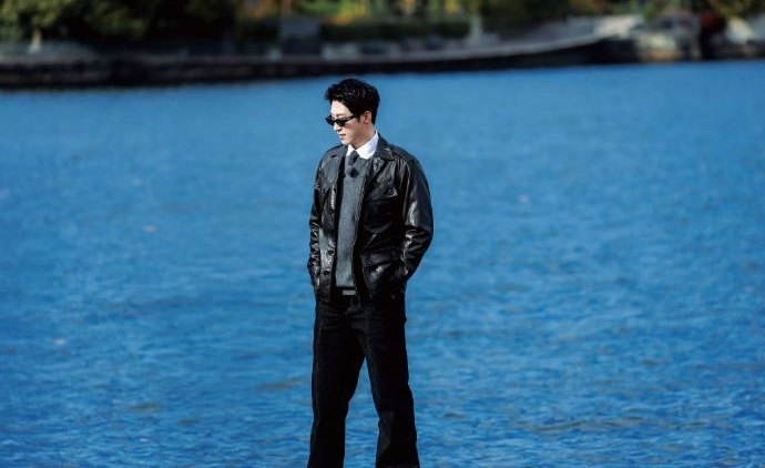 黄景瑜黑色夹克墨镜造型亮相意大利录制现在就出发3