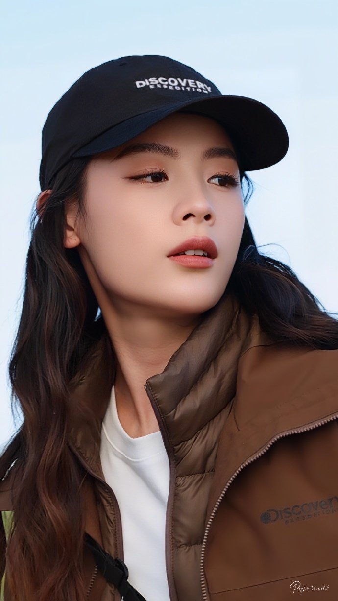 陈丽君踏雪溯源展现小雪节气中式美学