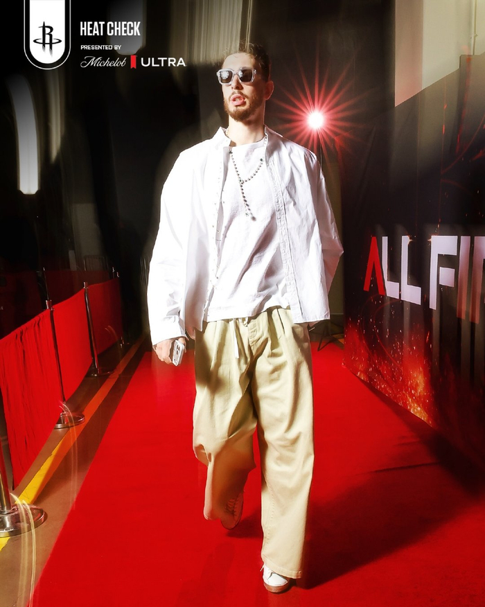 黄蜂对阵火箭比赛即将打响