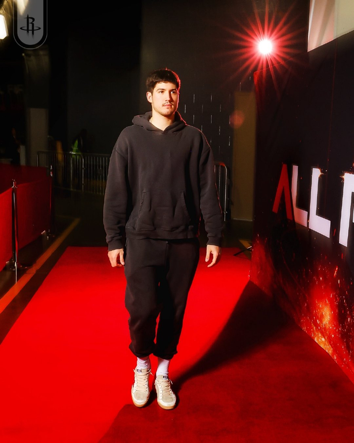 黄蜂对阵火箭比赛即将打响