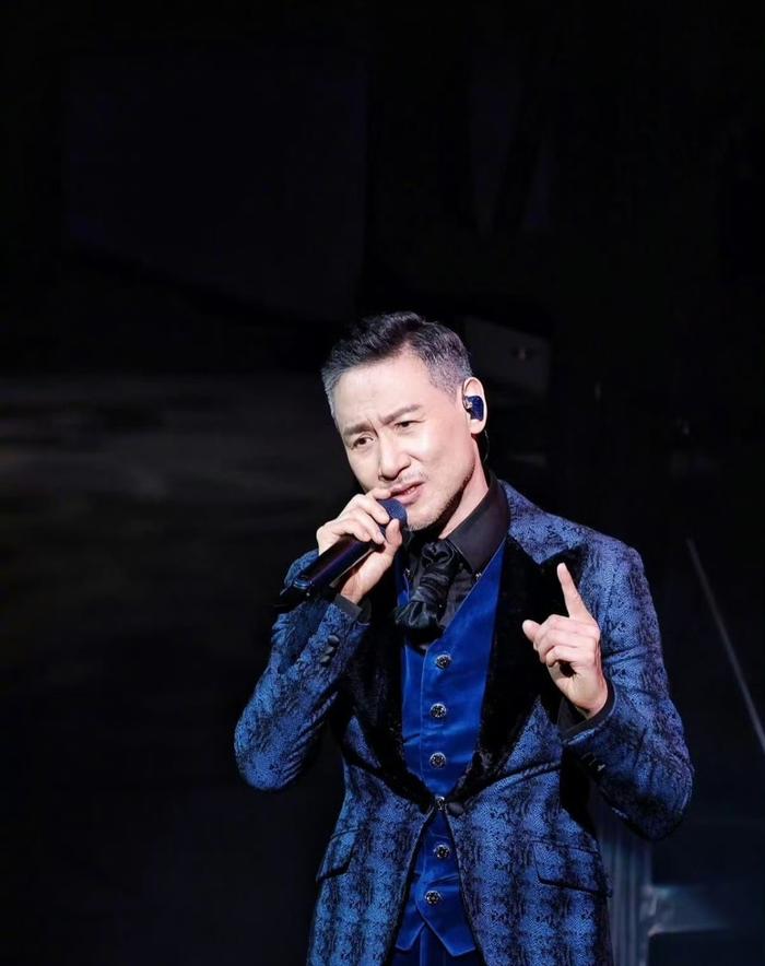 张学友东莞演唱会破音致歉，歌迷拒绝退票坚持看完