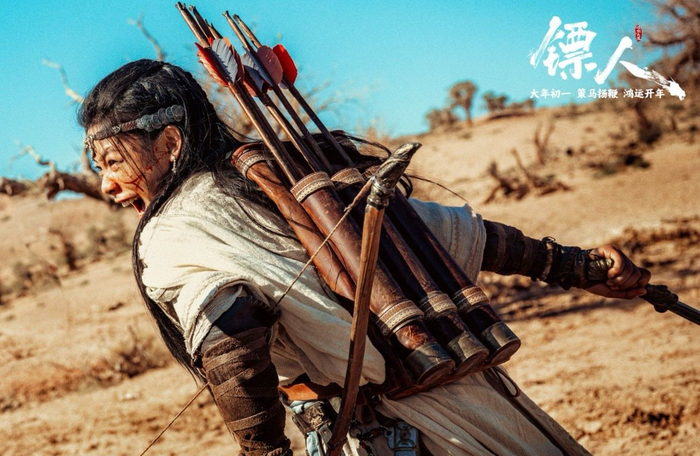 陈丽君《镖人》剧照曝光，阿育娅骑马射箭飒爽登场