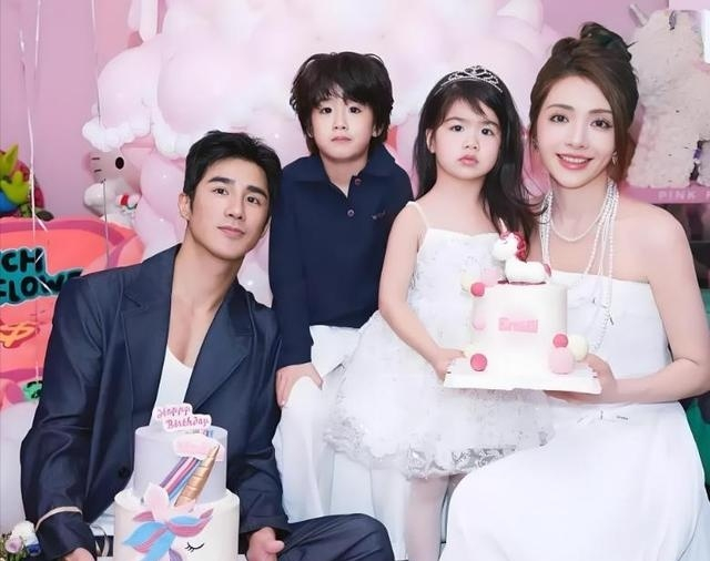 姜潮晒儿子丹尼尔打架子鼓视频,颜值才华引热议