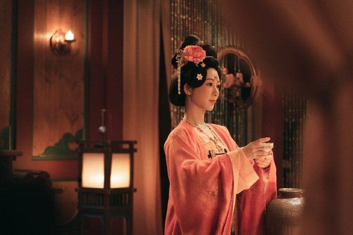 杨紫演绎何惟芳暑期风云值破300万