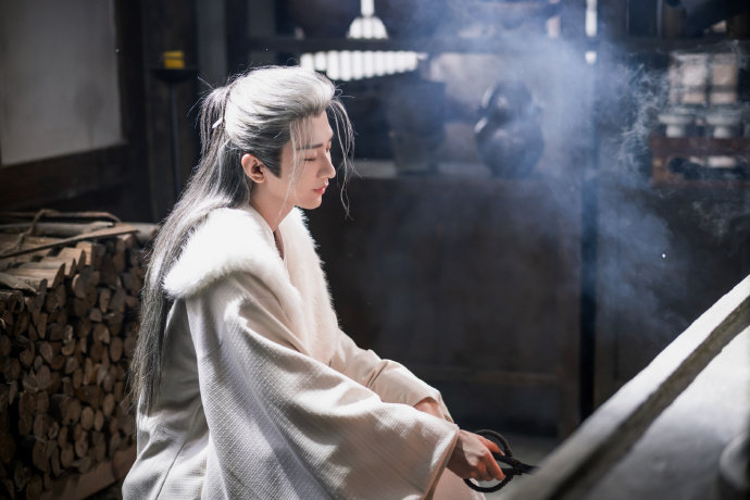 成毅发2026新年祝福，期待新作