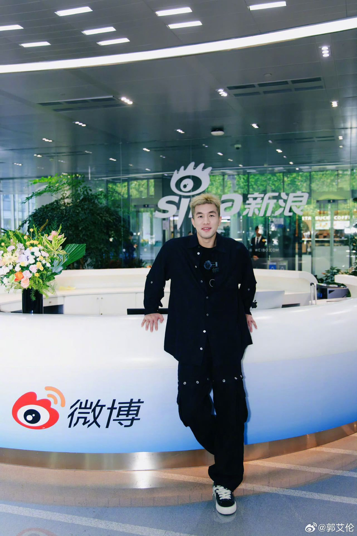 周杰伦喊开饭半个娱乐圈应援，方文山吴尊刘畊宏等云聚餐