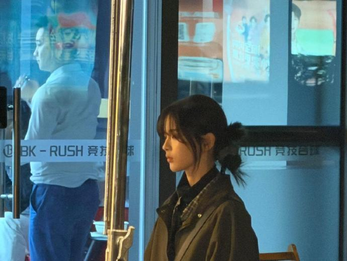 杨超越太阳雨妆造曝光，刘海丸子头演绎校园女主