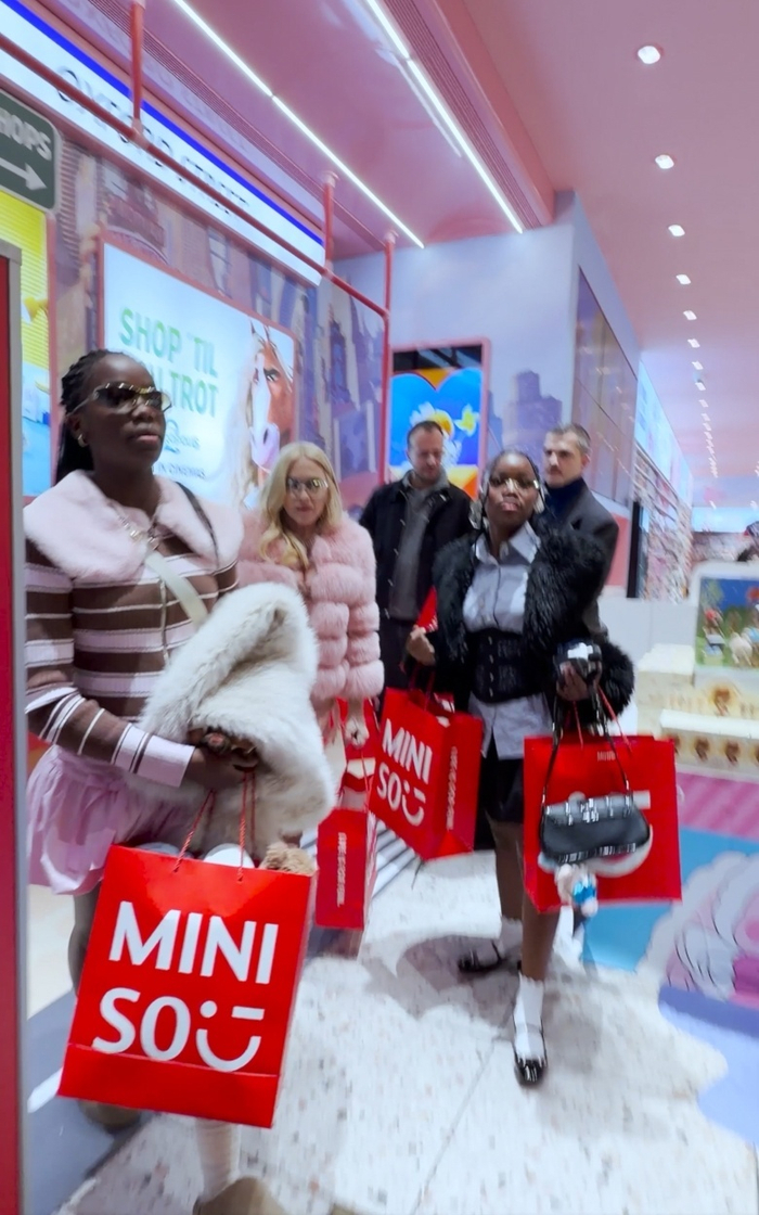 67岁麦当娜街拍状态佳,官宣新专辑后购物被偶遇