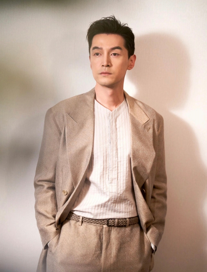 胡歌何冰主演《收山》2025年底开机，黄磊执导唐人影视出品
