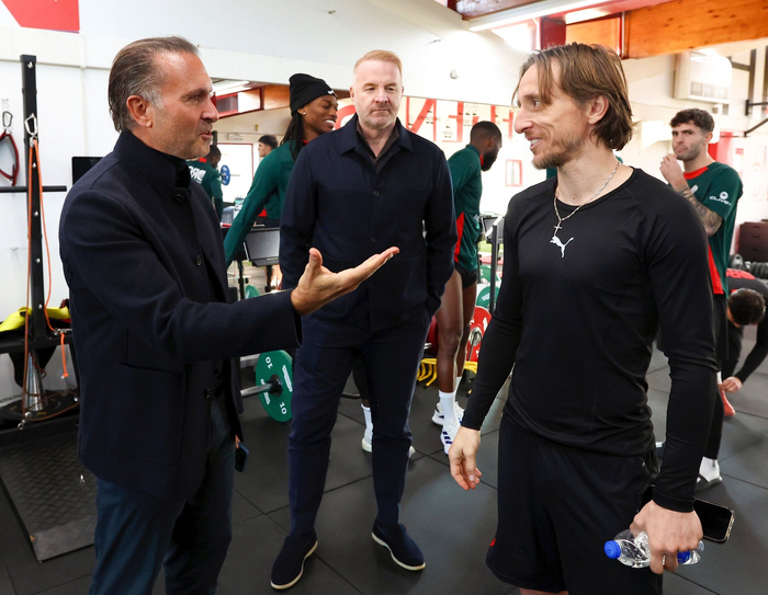 米兰老板卡尔迪纳莱今日视察米兰内洛和总部