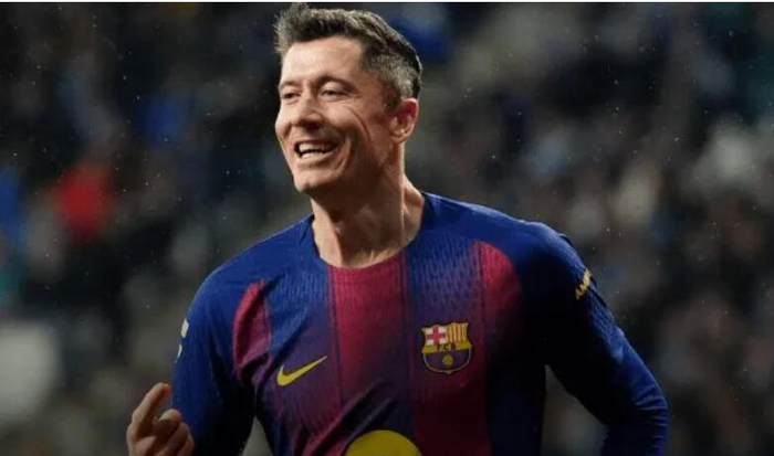 巴萨设莱万留队条件，需接受新角色及降薪