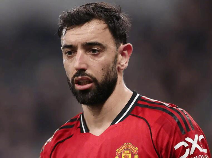 李-夏普谈B费去留，曼联或出售核心引新援