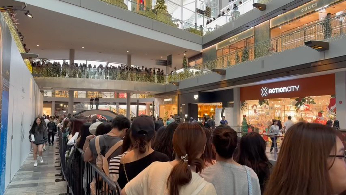 周翊然新加坡见面会白衣亮相,海外人气高涨