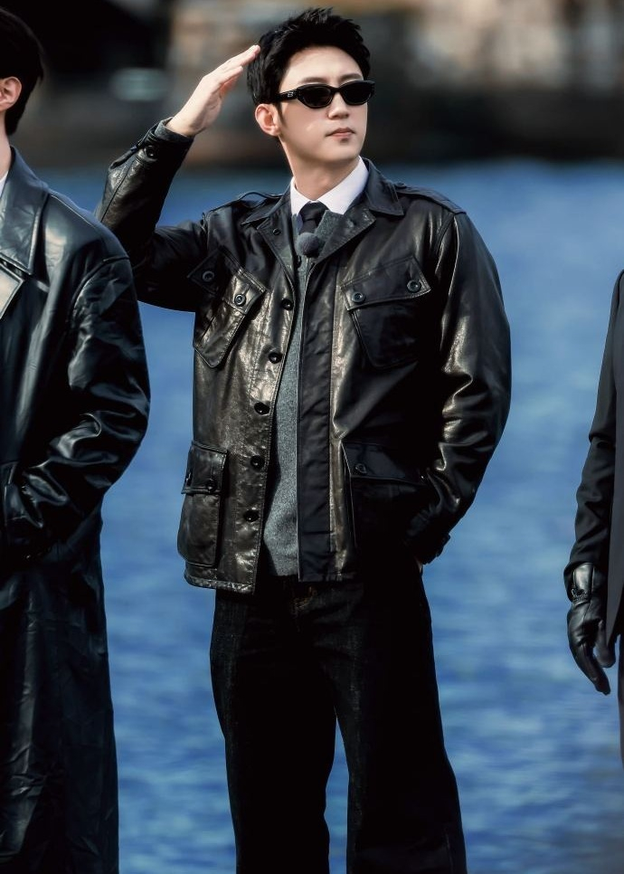 黄景瑜黑色夹克墨镜造型亮相意大利录制现在就出发3