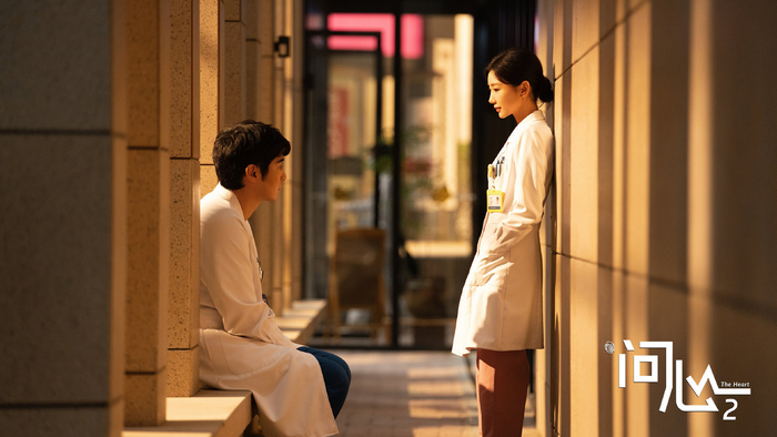 《问心2》杀青，赵又廷毛晓彤医疗剧之旅告一段落