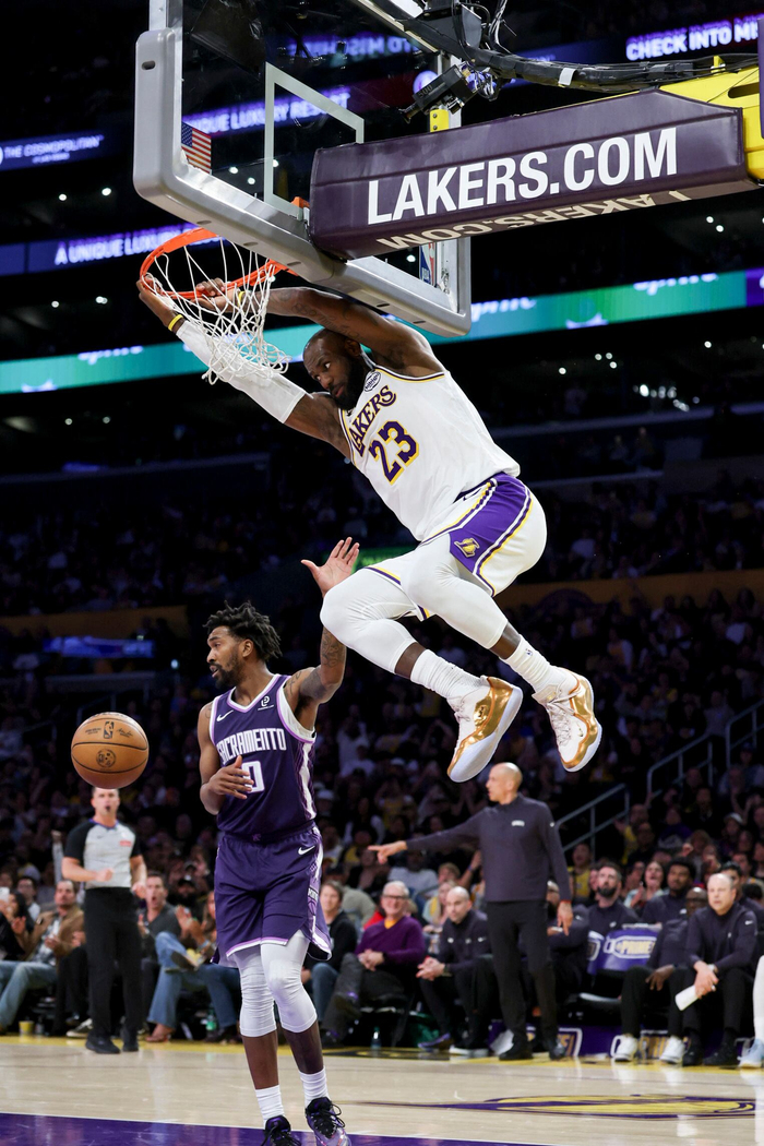 詹姆斯场均快攻得分5.5分列联盟第二，湖人三分命中率提升反击增多