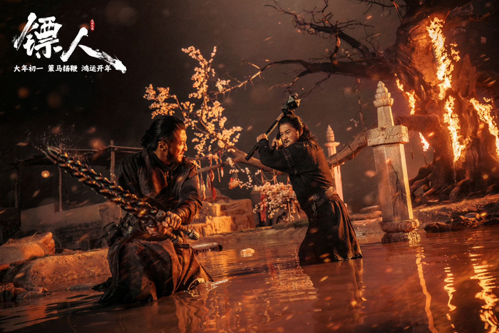 吴京谢霆锋《镖人》剧照曝光，刀马谛听激烈对决