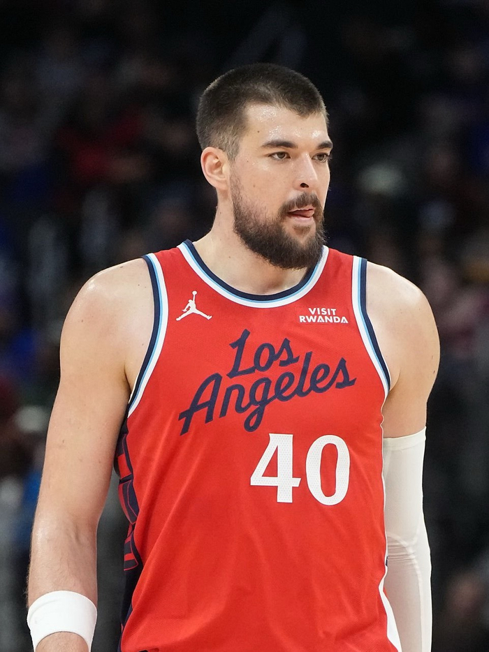 快船拒绝单首轮交易祖巴茨，要价多个首轮签