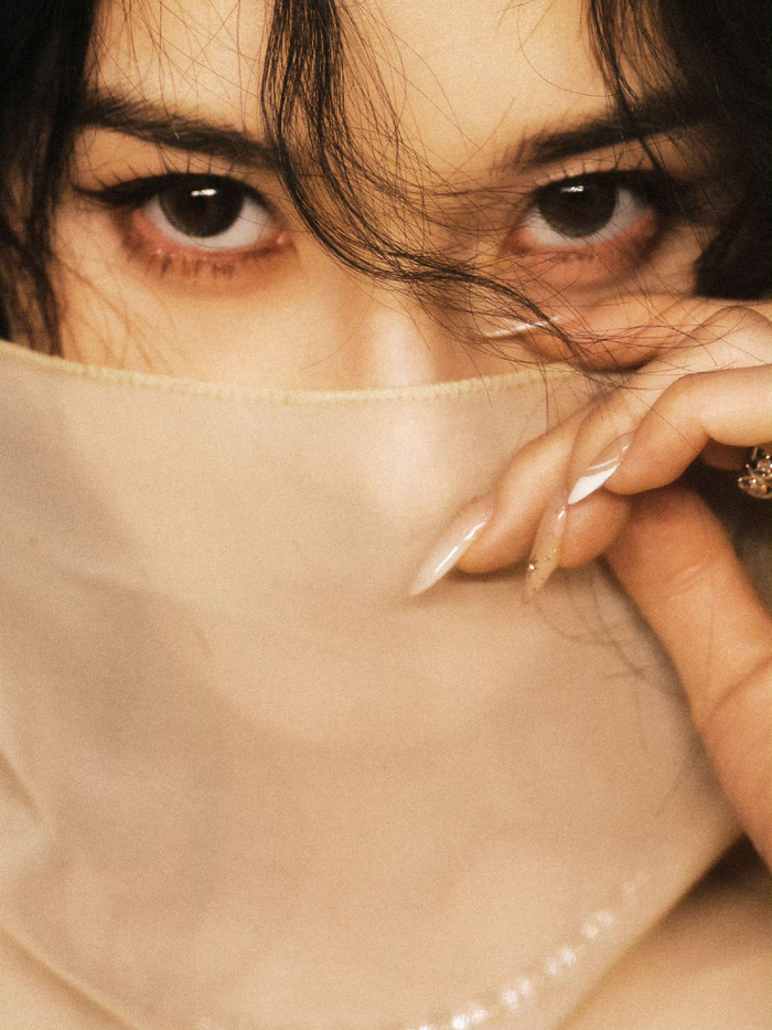 宋祖儿大漠大片曝光，演绎绝色圣女