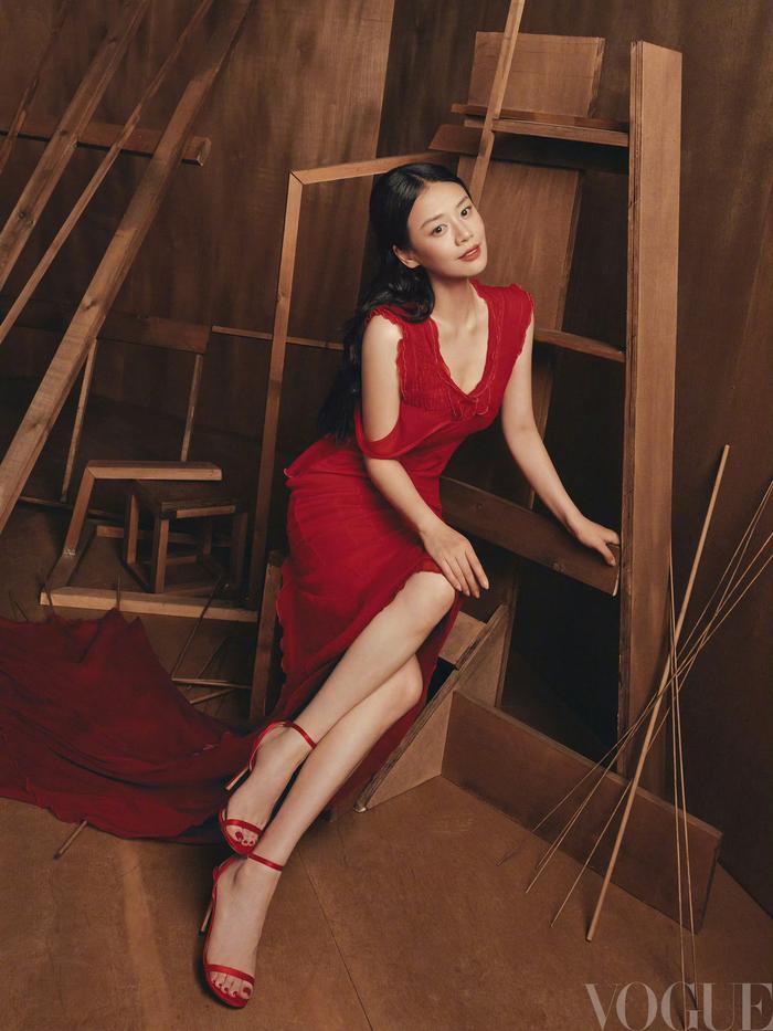 VOGUE二十周年群封发布，刘亦菲等11位女演员红装亮相