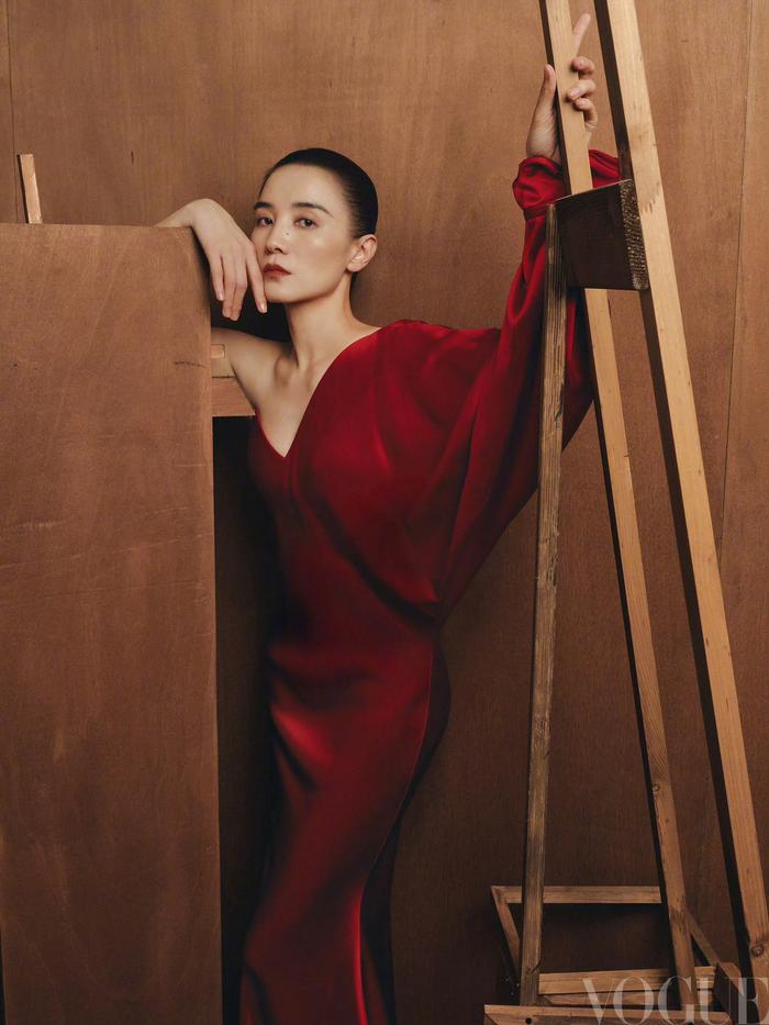 VOGUE二十周年群封发布，刘亦菲等11位女演员红装亮相