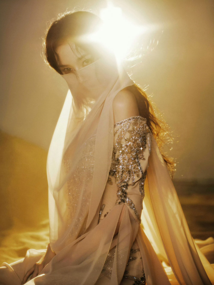 宋祖儿大漠大片曝光，演绎绝色圣女