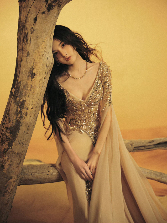 宋祖儿大漠大片曝光，演绎绝色圣女